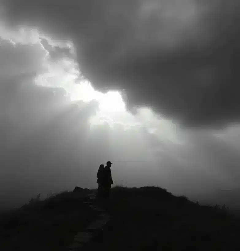 Ilustração de equipe de marketing e parceiros reunidos à beira de uma lavoura formando uma frente conjunta.